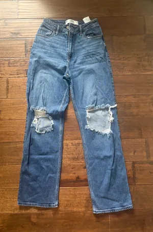 Hollister Curvy Ultra High-Rise Dad Jeans thumbnail 1
