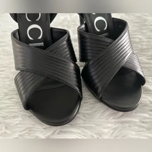 Authentic GUCCI Black‎ Leather Betsey Ankle Strap Heels Shoes Sz 36 thumbnail 3