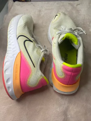 Nike Womens Renew Run Shoes Lace Up Low Top Sneakers 9 thumbnail 3