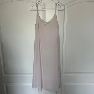 Aritzia Babaton Templeton Slip Dress Small‎ Baby Pink Midi V Neck Minimalist thumbnail 5