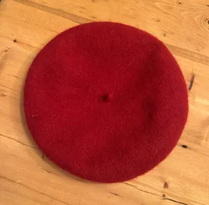 Red beret thumbnail 1