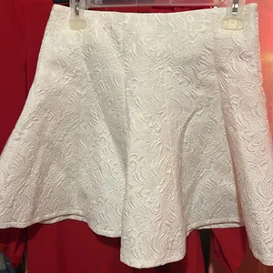 Gorgeous White Floral Embossed Sm Skirt *Brand New* Great for Formal Occasions thumbnail 3