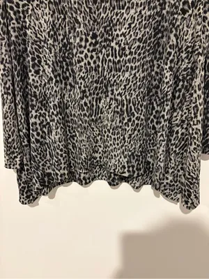 Chicos cowl neck stretch knit animal print long sleeve top grey size‎ 1 thumbnail 3