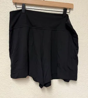 ATHLETA Black Coaster Luxe High Rise 4.5” Shortie Shorts Size Large thumbnail 1