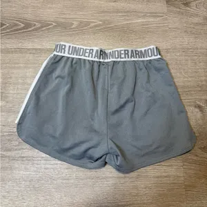 •UNDER ARMOUR• SHORTS thumbnail 2
