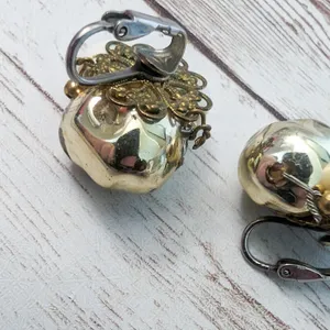 Vintage Clip On Earrings - Off White & Gold Tone 7/8" thumbnail 9