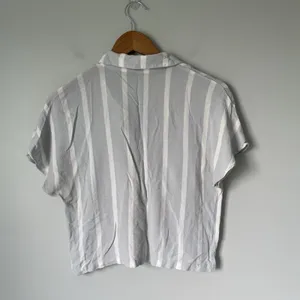 Wilfred Free Button Up Crop Blouse Top Light Blue White Stripes Size Small thumbnail 2