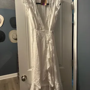 Ruffled White Wrap Dress Size M thumbnail 3