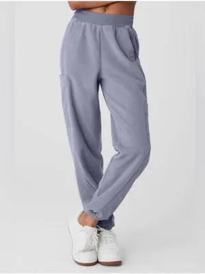 Alo Yoga Polar Fleece Wintry Mix Cargo Pant in Fog Grey thumbnail 2