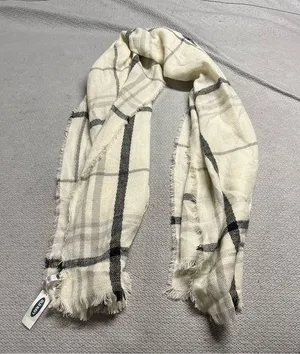 ⭐️ Old Navy Cream Grey Oversized Soft Fringe Plaid Print Scarf NWT thumbnail 1