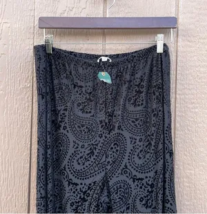 NWT Earthbound Trading Co Womens Pants Black Cut Out Knee Velvet Flare Size XXL thumbnail 4