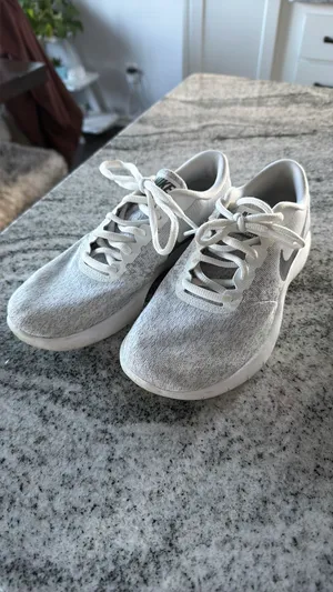 White Nike Women’s Sneakers thumbnail 2