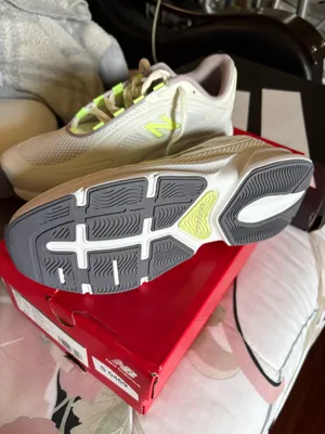 New Balance Sneakers Women’s 8.5 thumbnail 3