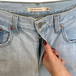 Levi's Low Pro Jeans In Charlie Won Light Wash thumbnail 3