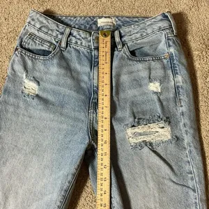 PacSun Mom Jeans Light Wash‎ Distressed High Waisted Denim Blue Size 26 thumbnail 4