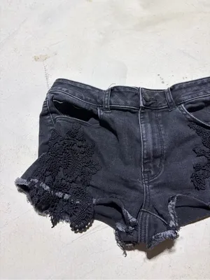 American Eagle hi-rise shortie Black Lace-Applique Denim Shorts 8 thumbnail 2
