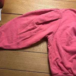 Paris Atelier & other stories rose crewneck 12 thumbnail 5