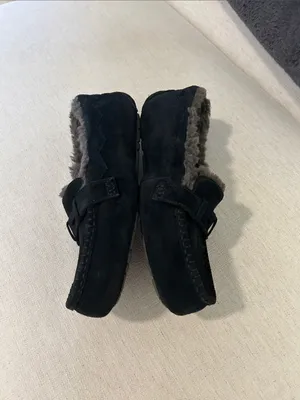 UGG Willow Slipper - Women's, Black, Size 12, NWOT Display pair thumbnail 4