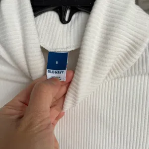 Old Navy Regular Fit Ribbed Turtleneck Sweater Small thumbnail 4
