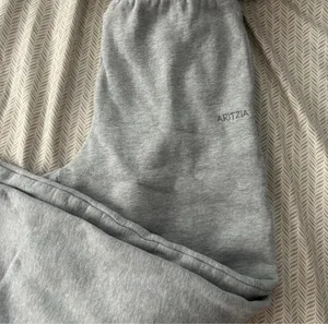 Grey Aritzia Sweatpants thumbnail 2