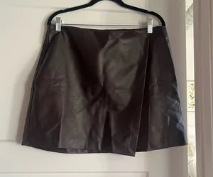 Old Navy Leather skirt thumbnail 1
