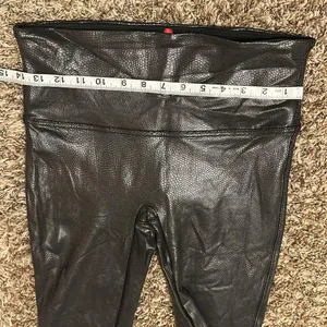 SPANX Faux Leather Leggings Black Pebbled Large thumbnail 5
