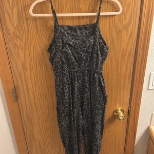 Old navy women’s jumpsuit size medium thumbnail 5