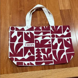 NWT Vuori Holiday Bag Strawberry‎ - Limited Edition thumbnail 3