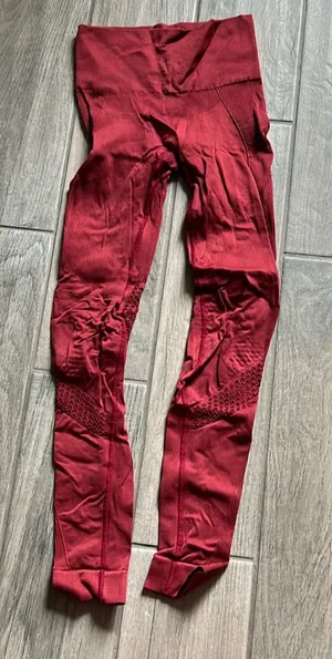Alaska dark red leggings thumbnail 1