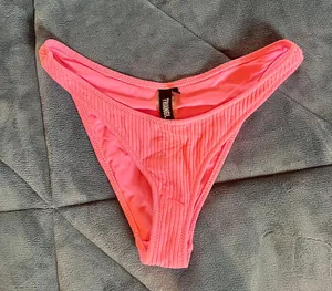Triangl e bikini bottom thumbnail 1