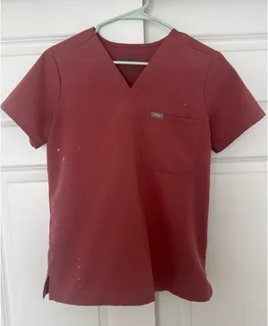 FIGS Catarina One-Pocket Top thumbnail 1