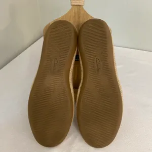Clark’s tan women’s Danelly Shine loafer spadrilles size 10M thumbnail 6