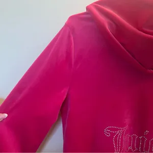 Juicy Couture Free Love Velour Zip‎ Hoodie Pink Rhinestone Logo NWT Size L thumbnail 8