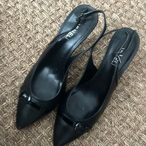 VAN Eli Black Clasp Kitten‎ Heels Size 9 thumbnail 1