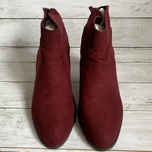NWT Violet & Red Jackson Laser Cut Topline Booties in Burgundy‎ Red thumbnail 2
