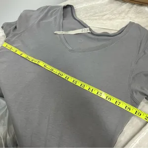 Lululemon size 6 Gray V-Neck Women's Top FLAWED thumbnail 7