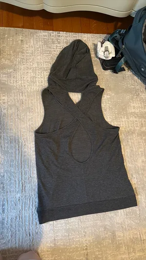 Onzie Sleeveless Hooded Top thumbnail 2