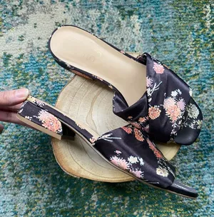 Franco Sarto women’s Frisco black floral slide sandal, size 7.5M thumbnail 1