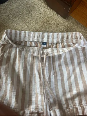 Old Navy Tan & White Striped Linen Blend Elastic Waist Shorts - Size: small thumbnail 4