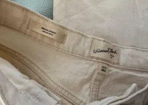 Universal Threads High Rise Off-White Vintage Straight Jeans thumbnail 4
