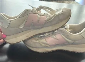 New Balance Pink and Cream Sneakers for‎ Stylish Comfort thumbnail 5