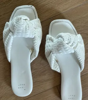 White sandals Size 9 thumbnail 1
