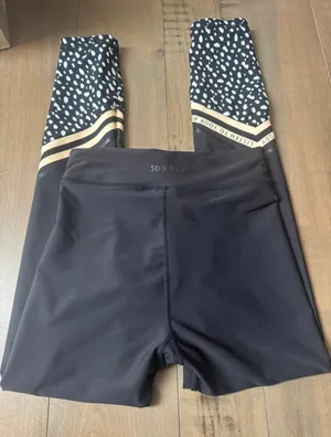 White Fox Active x Sarahs Day Size Medium Black Leggings thumbnail 3