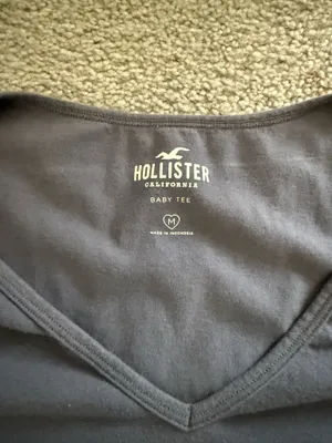 Hollister Baby Tee thumbnail 2