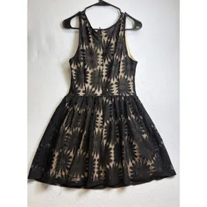 Socialite Black Floral Lace Sleeveless Mini Dress Tan Lining Size L thumbnail 3