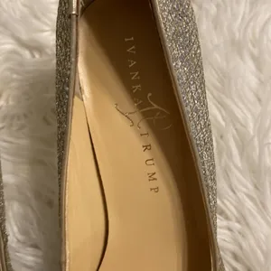 Ivanka Trump Pumps Gold color size 9M thumbnail 2