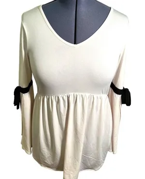 Cupio Women's Size Medium Blouse Cream V-Neck Peplum Hem Black‎ Bows Sleeves thumbnail 1