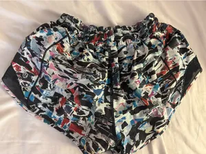 Lululemon Shorts Hotty Hot 2.5" thumbnail 2