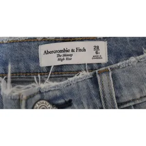 Womens Abercrombie & Fitch The Skinny High Rise Blue Light Wash Jeans Size 28 6 thumbnail 3