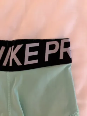 Nike pros  thumbnail 3